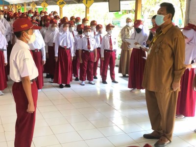 Upacara Bendara Saat Hujan